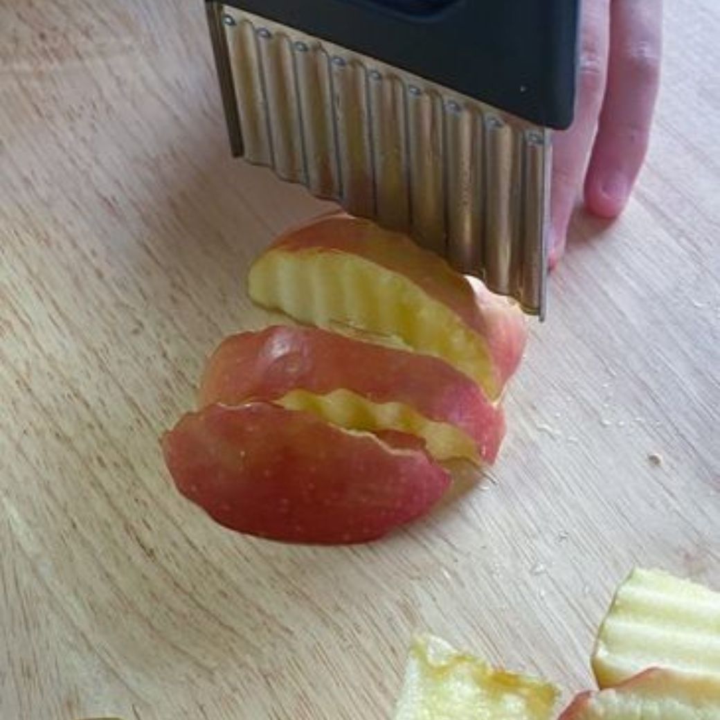 crinkle cut vegetable and fruit slicer for lunchboxes and making food fun - Mikki and Me Kids