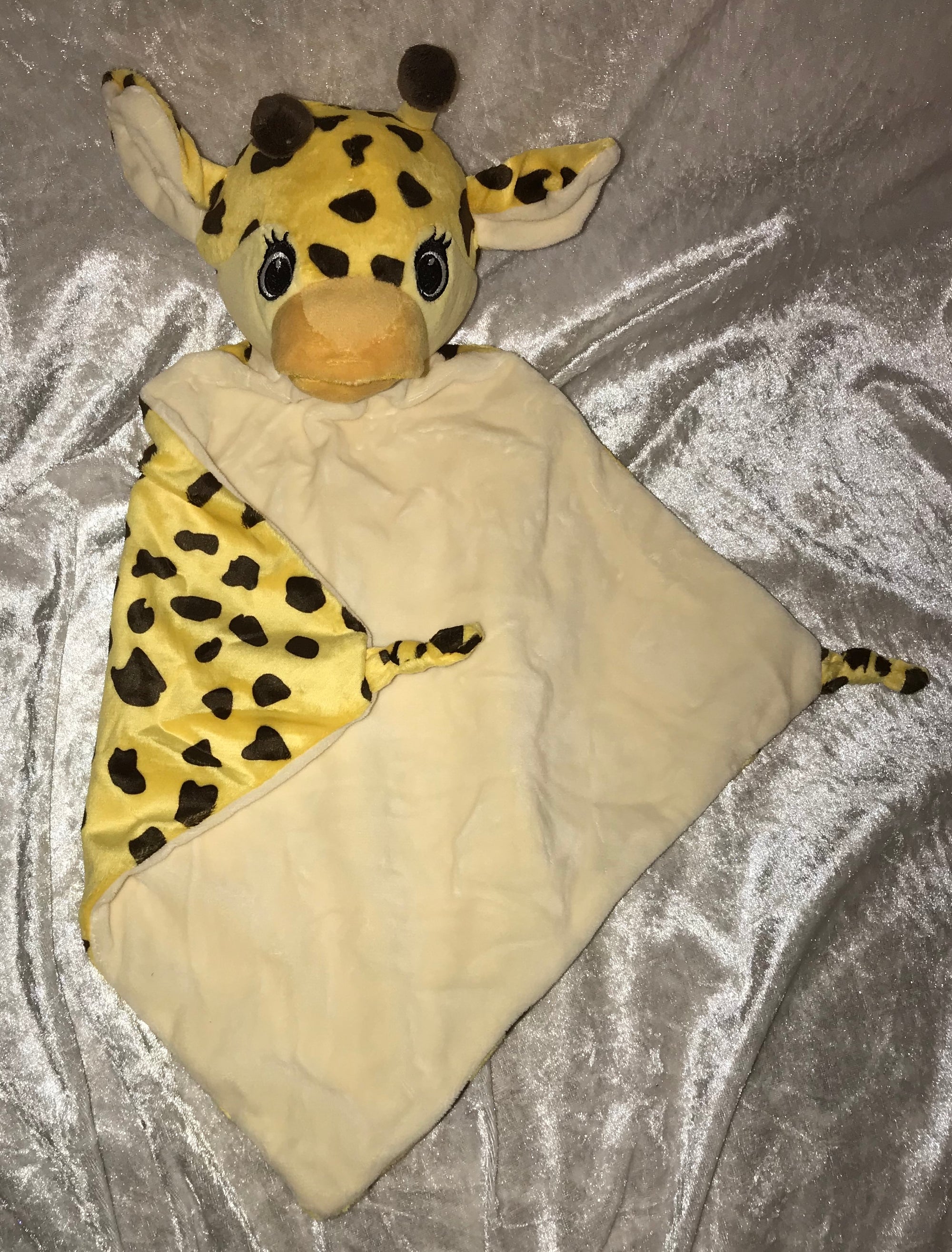Personalised embroidered keepsake comforters, able to have a name, birthday, weight sewn onto the comforter. Great baby gift. - Mikki and Me Kids